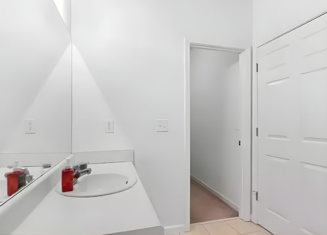 Building Photo - Affordable $190/Week Furnished Room in Westside Intown Atlanta – Utilities Included - High Speed ...