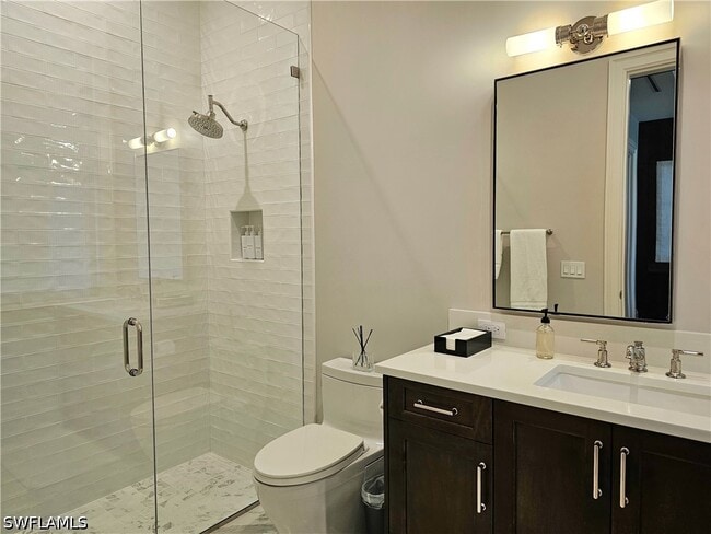 Building Photo - 637 Palm Cir W