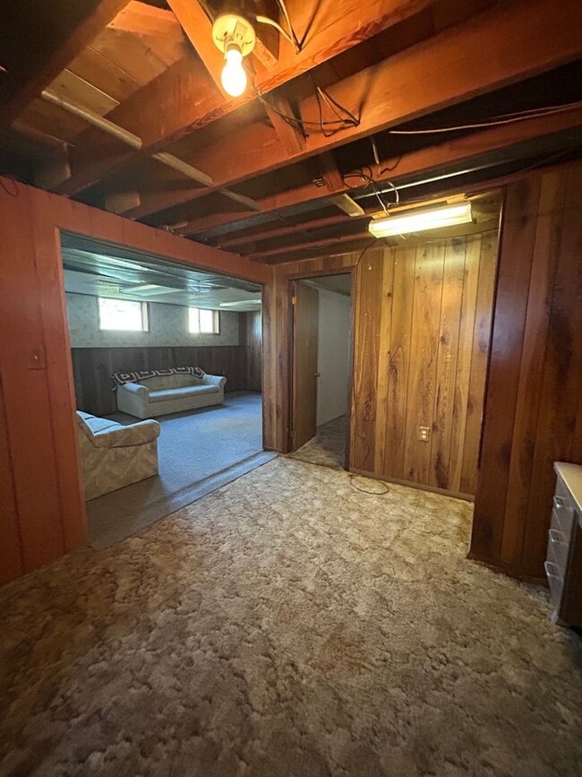Building Photo - Charming 3 Bedroom Home with Large Heated ...