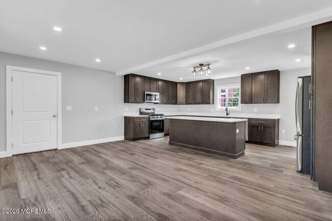 Building Photo - 553 Colts Neck Rd