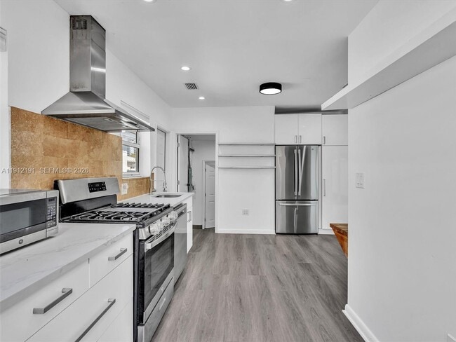 Building Photo - 9324 Byron Ave