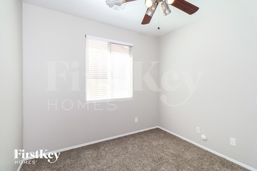 Building Photo - 5027 W St Catherine Ave