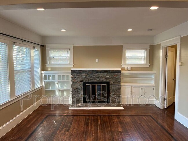 Building Photo - 151 Berverdor Ave