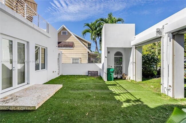 Building Photo - 696 NE 68th St