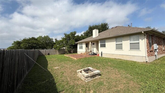 Building Photo - 3819 Eagles Nest St