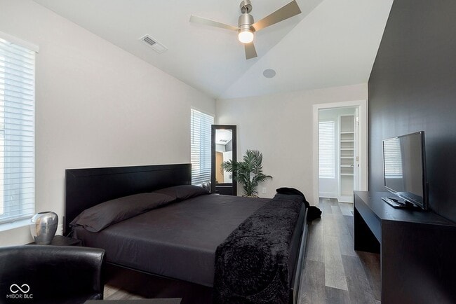 Building Photo - 429 W 86th St