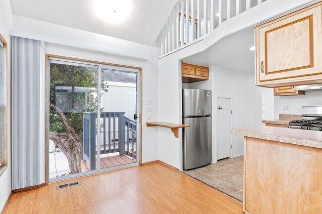 Building Photo - 1 Bed + 1 Bath +  IN THE PLEASURE POINT AREA OF SANTA CRUZ. $2300 Per Month
