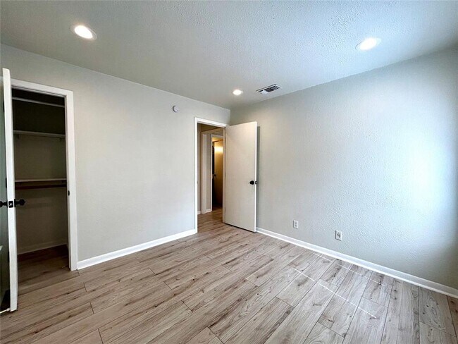 Building Photo - 1005 W Martin Luther King Jr Blvd