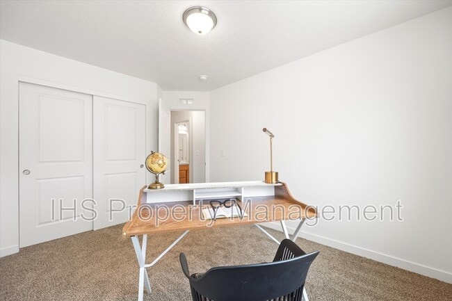 Building Photo - 4762 W Quinault Ave