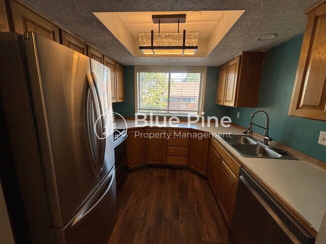 Building Photo - 1421 Vega Cir