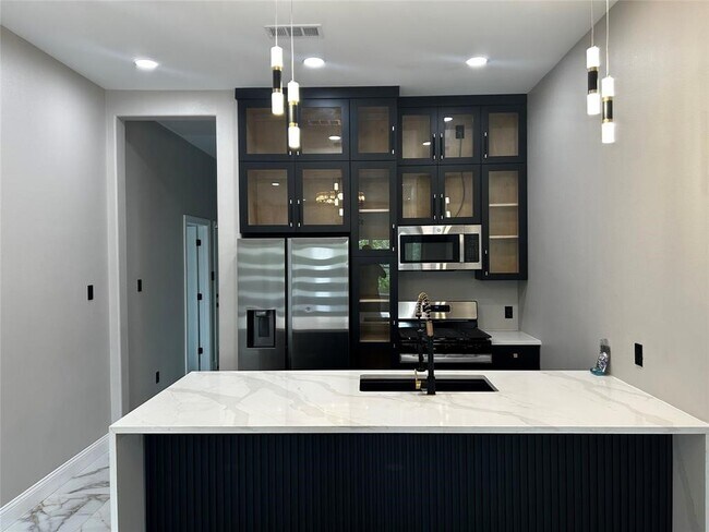 Building Photo - 5108 Sunbeam St