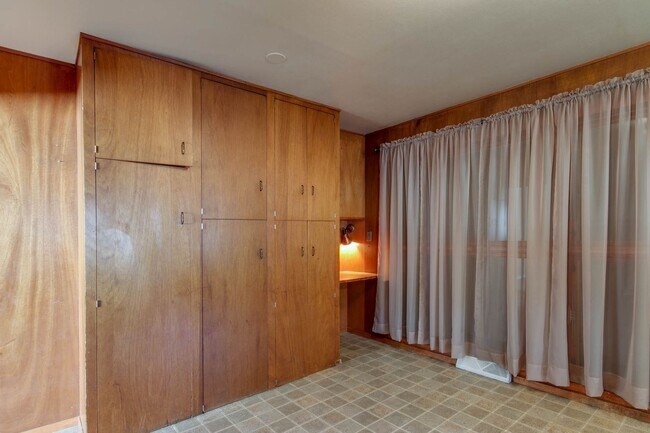 Building Photo - 1816 Elaine Dr