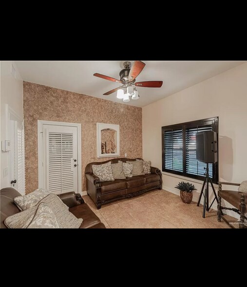 Building Photo - 682 Alto Bonito St