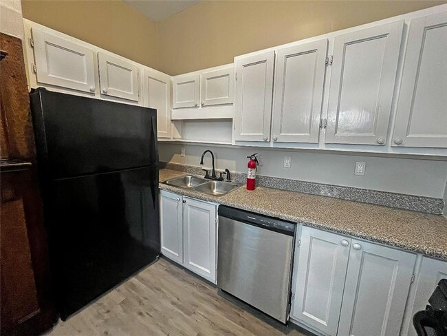 Building Photo - 433 Park Ave SE