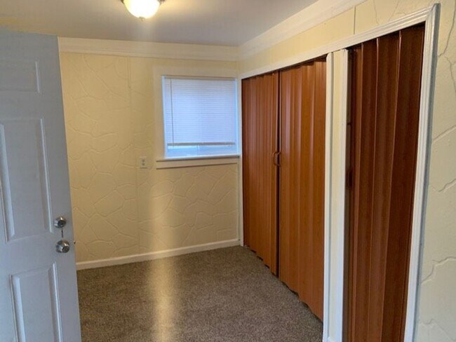 Building Photo - 2 Bedroom 1 Bath in Westland