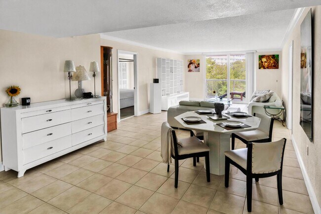 Building Photo - 2560 S Ocean Blvd
