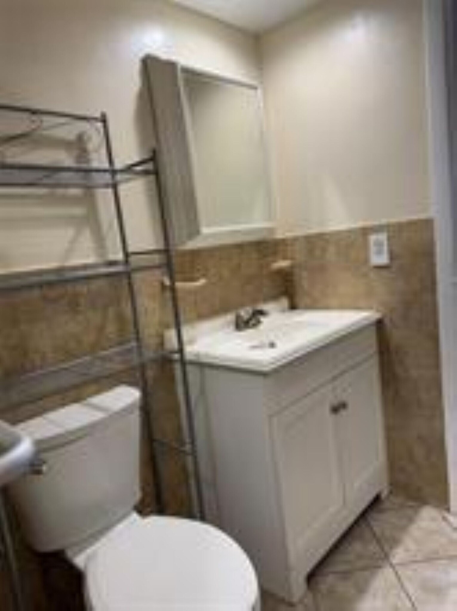 Building Photo - 1407 NE 56th St