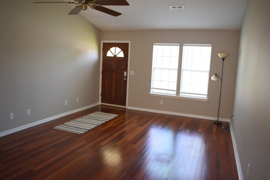 Building Photo - 4824 Weybridge Ln