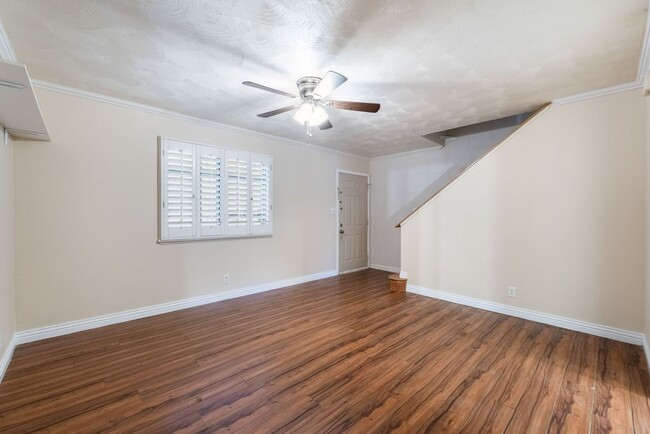 Building Photo - Charming two story townhome with all of th...