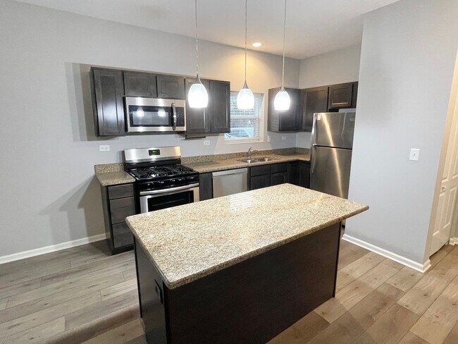 Building Photo - 809 E Main St