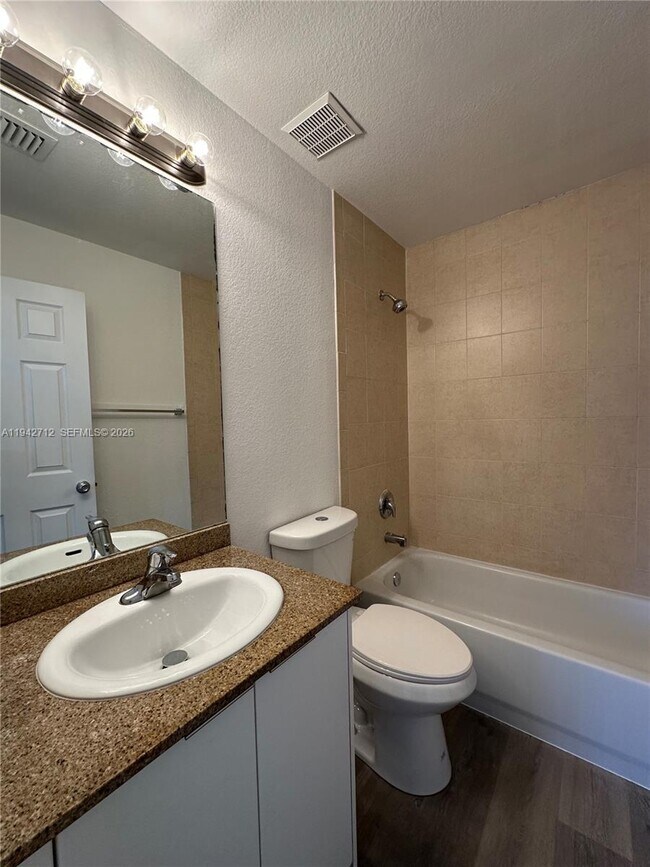 Building Photo - 322 NE 3rd St