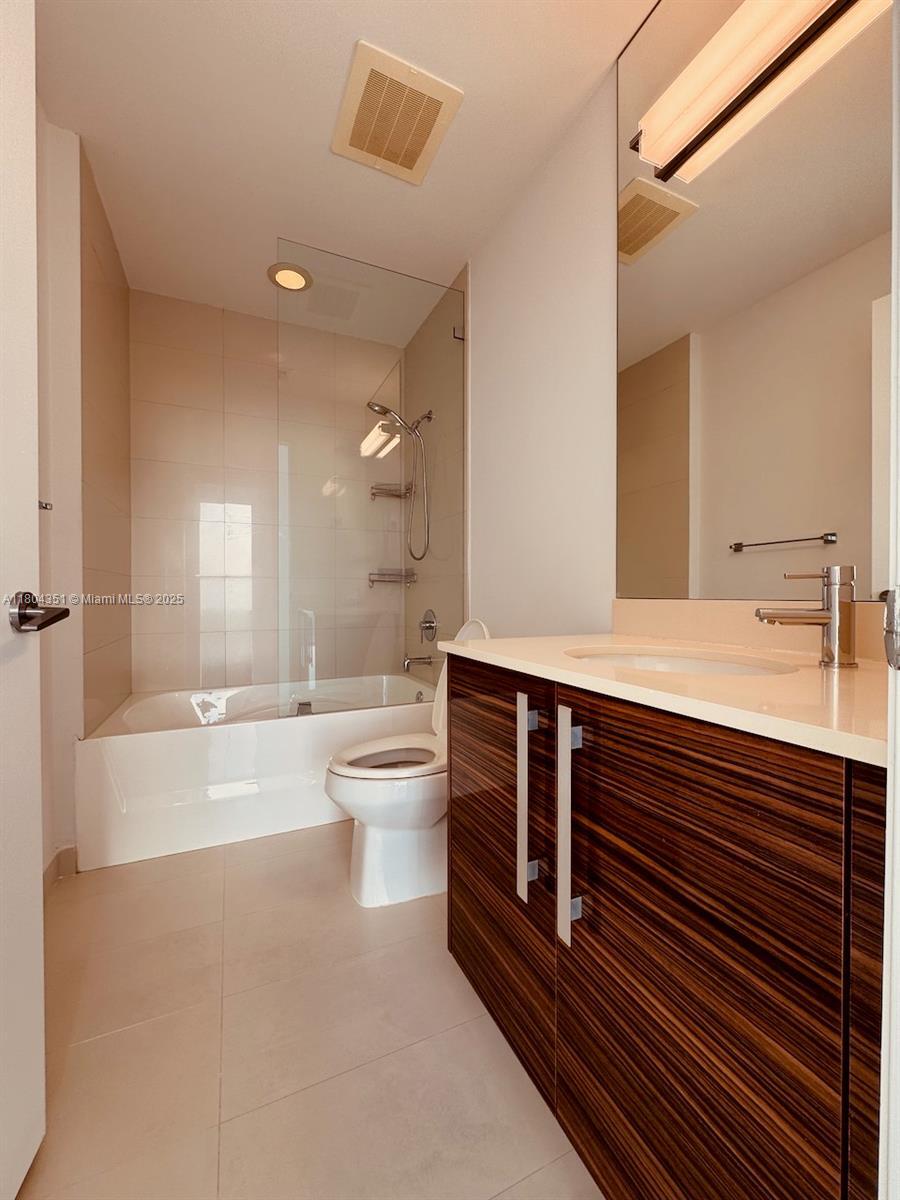 Building Photo - 2020 N Bayshore Dr