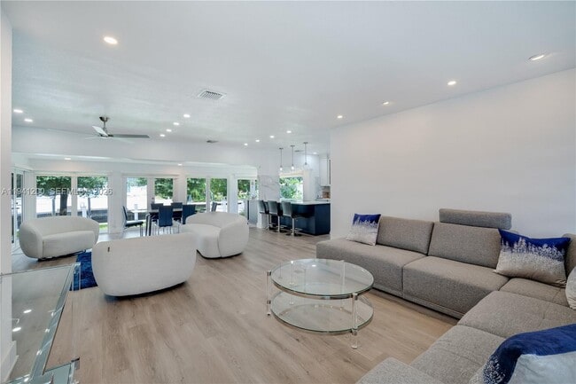 Building Photo - 1931 SW 22nd Ave