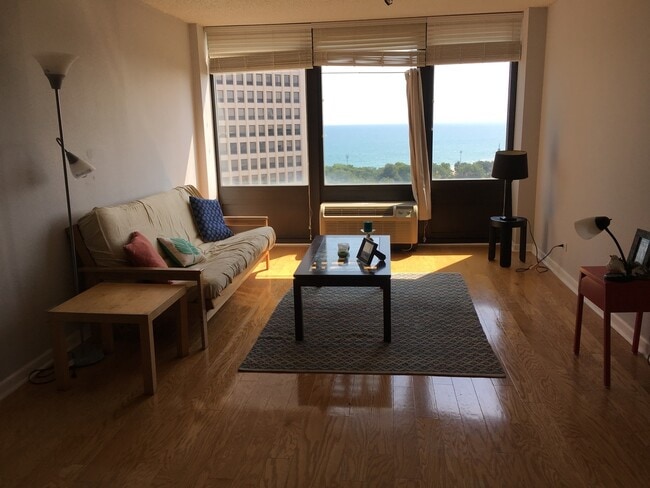 Building Photo - 5320 N Sheridan Rd