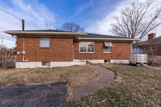 Building Photo - 3706 Chevy Chase Rd