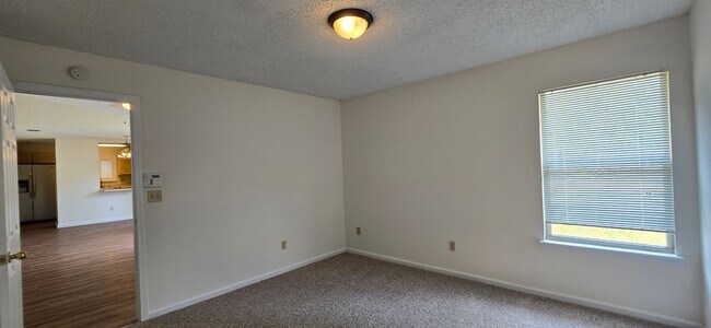 Building Photo - Charming 3 Bed / 2 Bath Home – Pet Friendl...