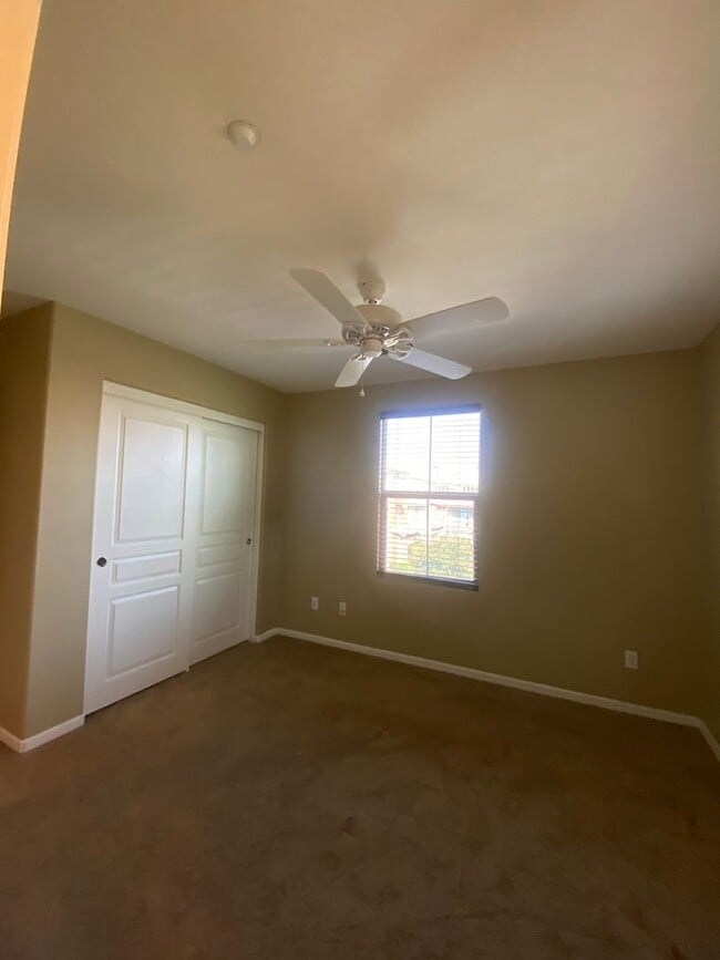 Building Photo - Victoria Gardens Three Bedroom Condo