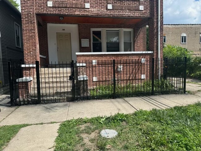 Building Photo - 816 W 51st Pl