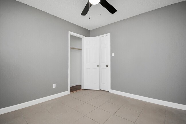 Building Photo - 6439 Hidden Arbor Ln