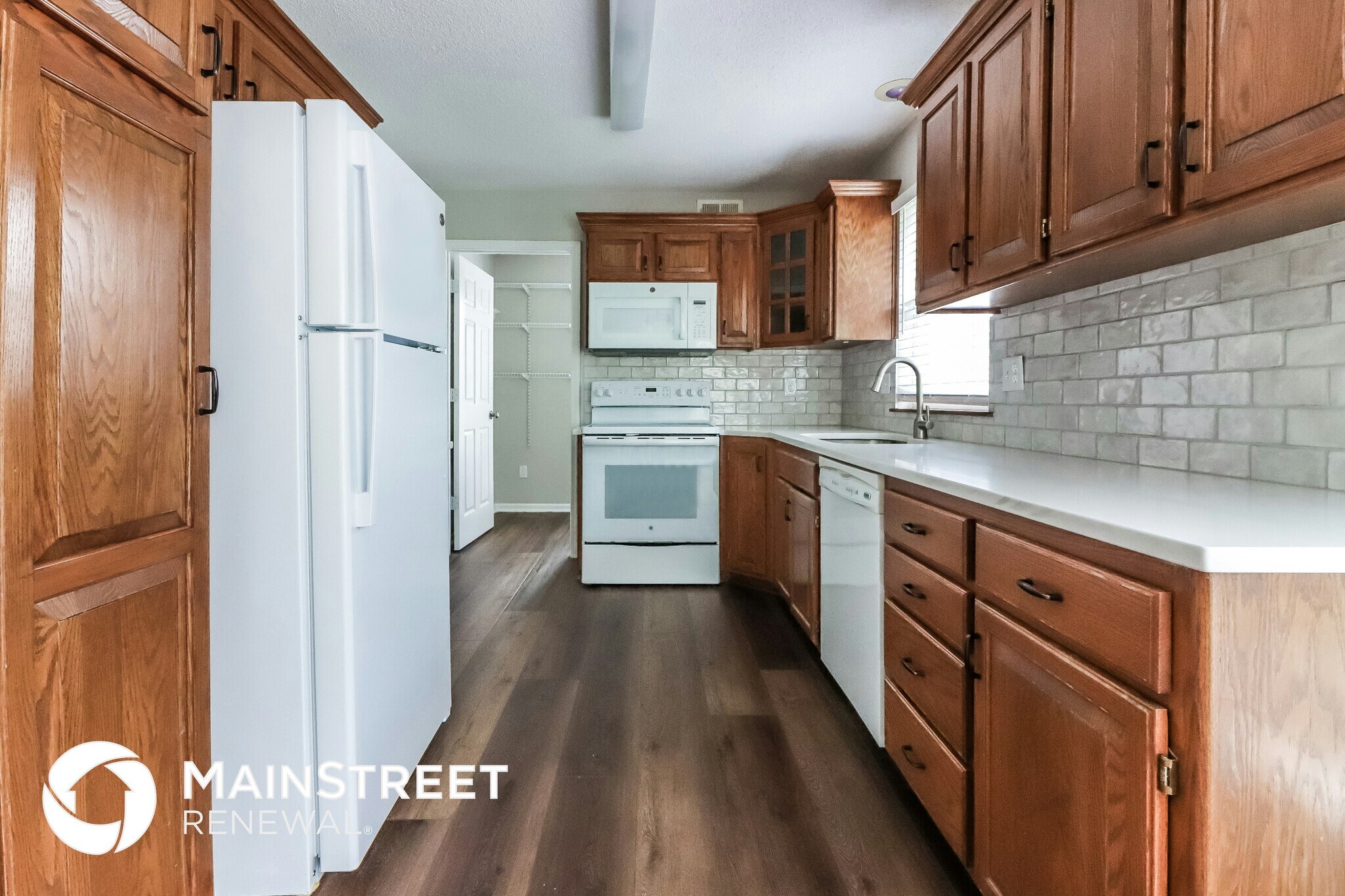 Building Photo - 1475 NW Yankee Dr