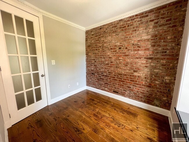 Building Photo - 314 E 106th St