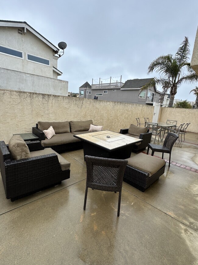 Building Photo - 5346 Sandpiper Way