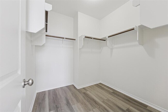 Building Photo - 6401 Graymont Dr