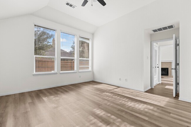 Building Photo - Lake Ridge