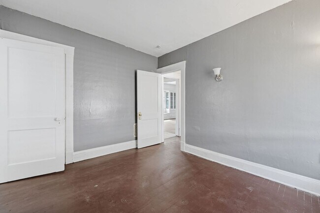 Building Photo - 11611 Fairport Ave