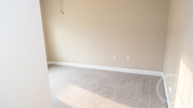 Building Photo - 709 English Oak Dr