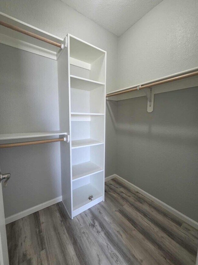 Building Photo - 410 Michael's Ct