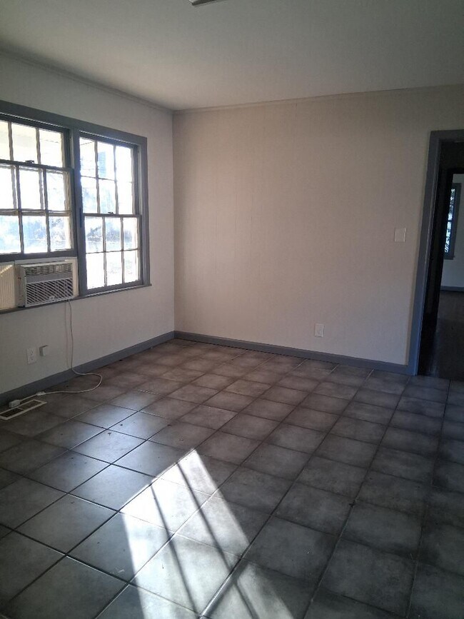 Building Photo - Center Point/Birmingham