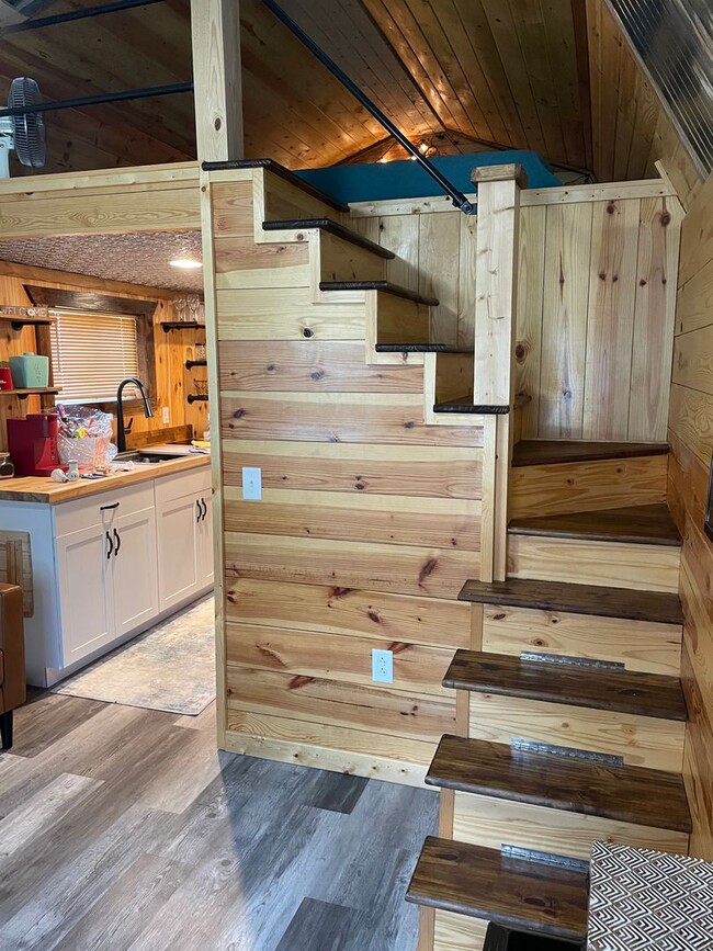 Building Photo - AIRBNB RENTAL ONLY - KARAGAN COTTAGE