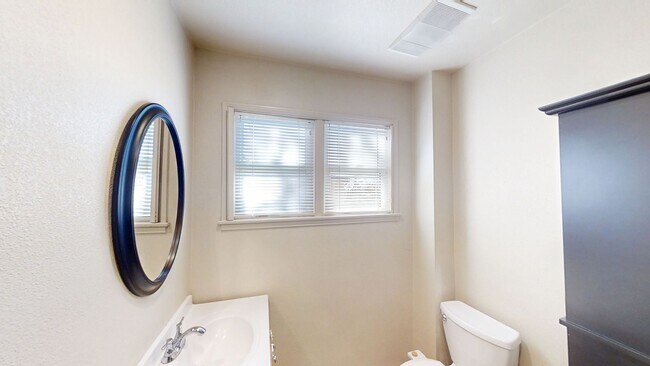 Building Photo - Charming 4 bed 2 bath home in Yucaipa