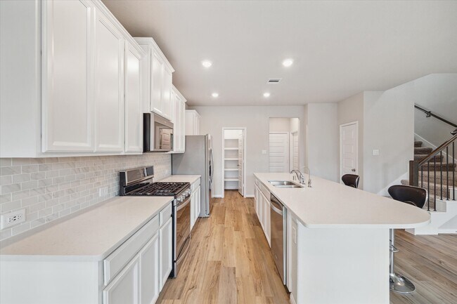 Building Photo - 1806 La Magnolia Dr