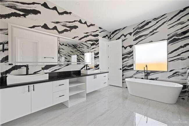 Building Photo - 32 Zimmerius Ave