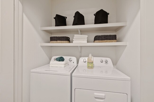 Building Photo - Don’t Miss Out | 6 Weeks Free + Prime Location!