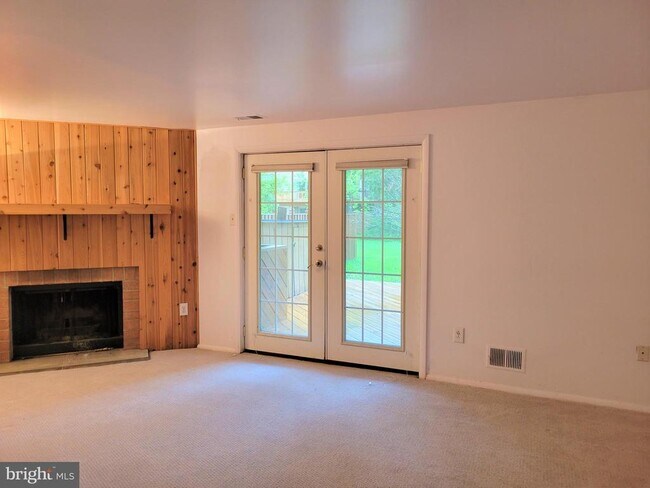 Building Photo - 1 Crotona Ct