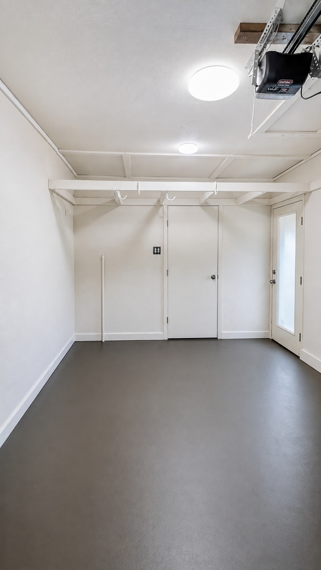 Building Photo - Barton View A