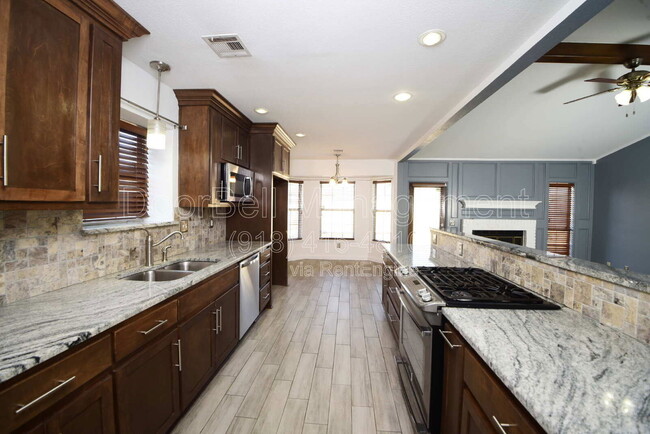 Building Photo - 1312 W South Park St